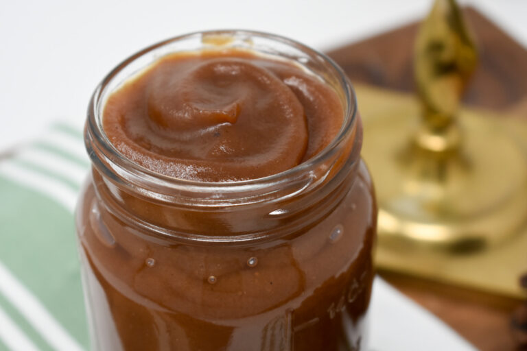 apple butter in mason jar